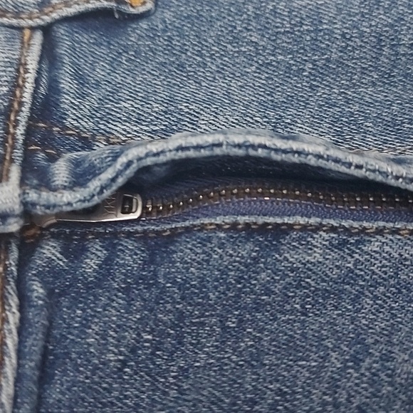 Aritzia Sunday Best Cut Off Jean Short Stretchy High Waist Med Wash Size 27 - Picture 4 of 7